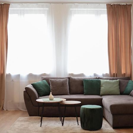 Beautiful And Stylish 2 Bedroom Apartment In The City Center And In The Pedestrian Zone Братислава Екстериор снимка