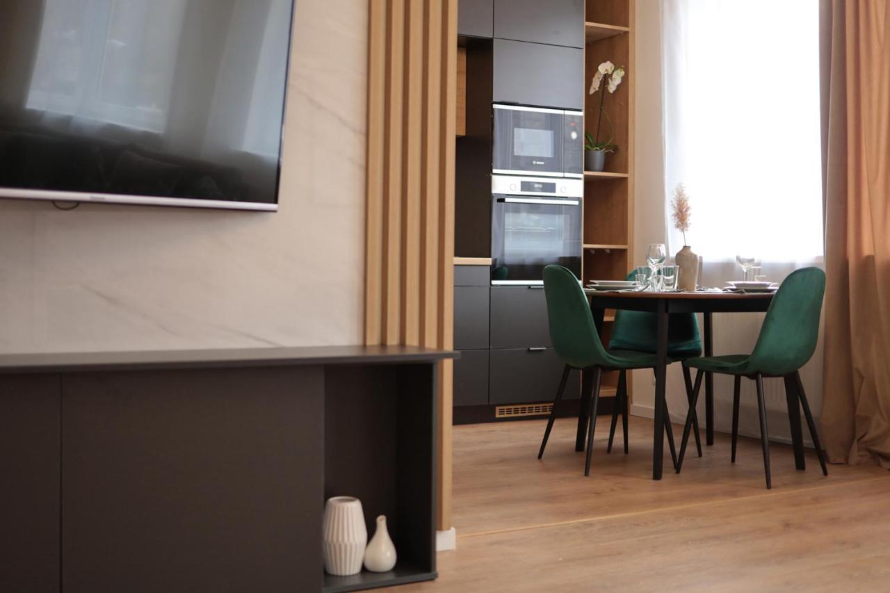Beautiful And Stylish 2 Bedroom Apartment In The City Center And In The Pedestrian Zone Братислава Екстериор снимка