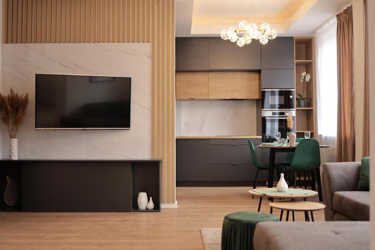 Beautiful And Stylish 2 Bedroom Apartment In The City Center And In The Pedestrian Zone Братислава Екстериор снимка