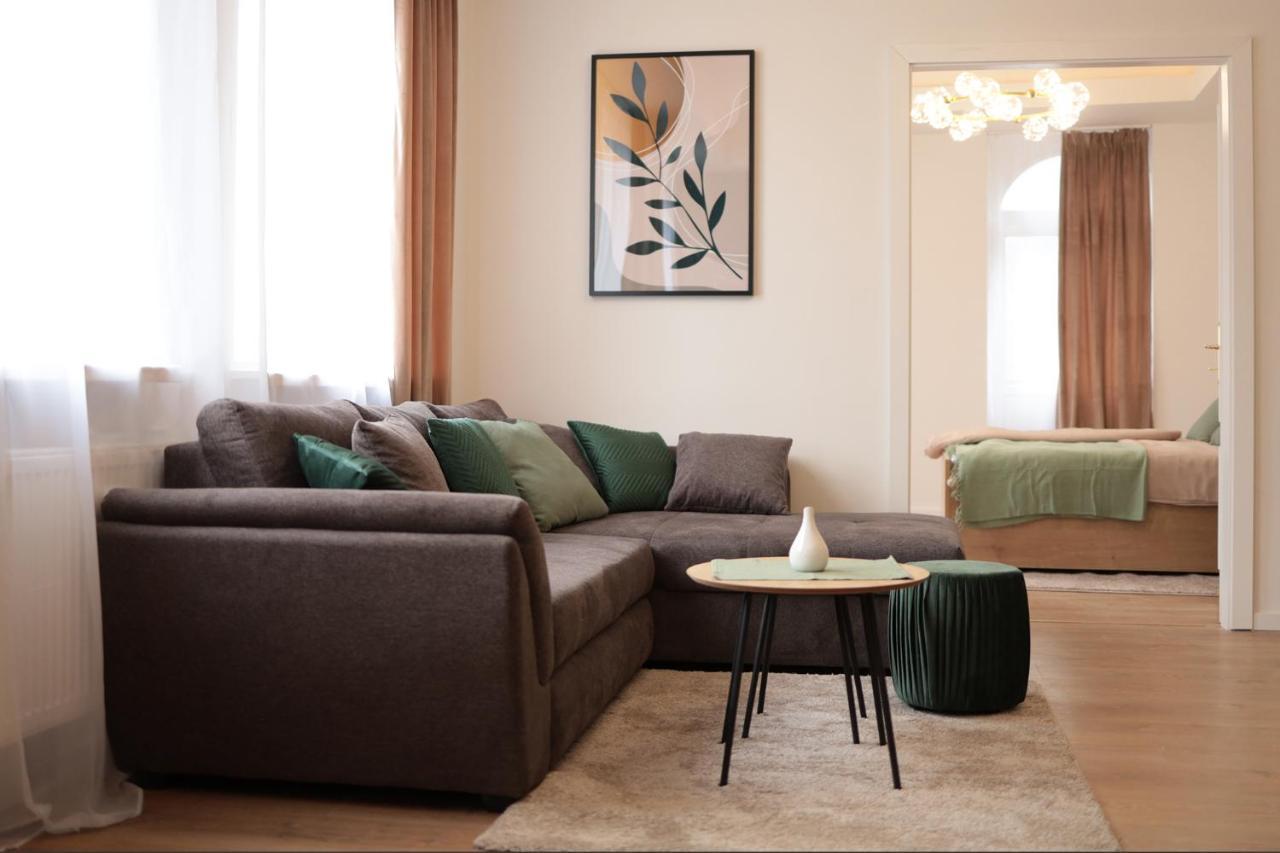 Beautiful And Stylish 2 Bedroom Apartment In The City Center And In The Pedestrian Zone Братислава Екстериор снимка