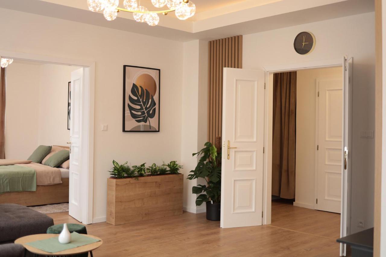 Beautiful And Stylish 2 Bedroom Apartment In The City Center And In The Pedestrian Zone Братислава Екстериор снимка